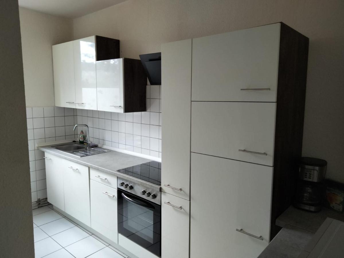 Modernes Apartment Mit 2 Schlafzimmern Und Privatparkplatz Nahe Innenstadt Neumünster Eksteriør bilde