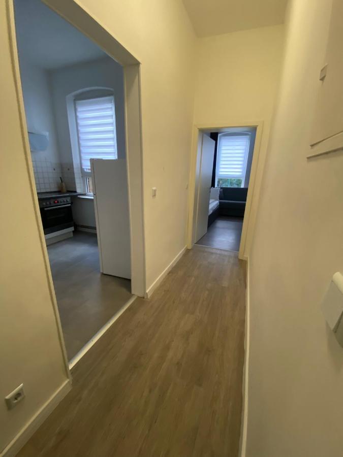 Modernes Apartment Mit 2 Schlafzimmern Und Privatparkplatz Nahe Innenstadt Neumünster Eksteriør bilde