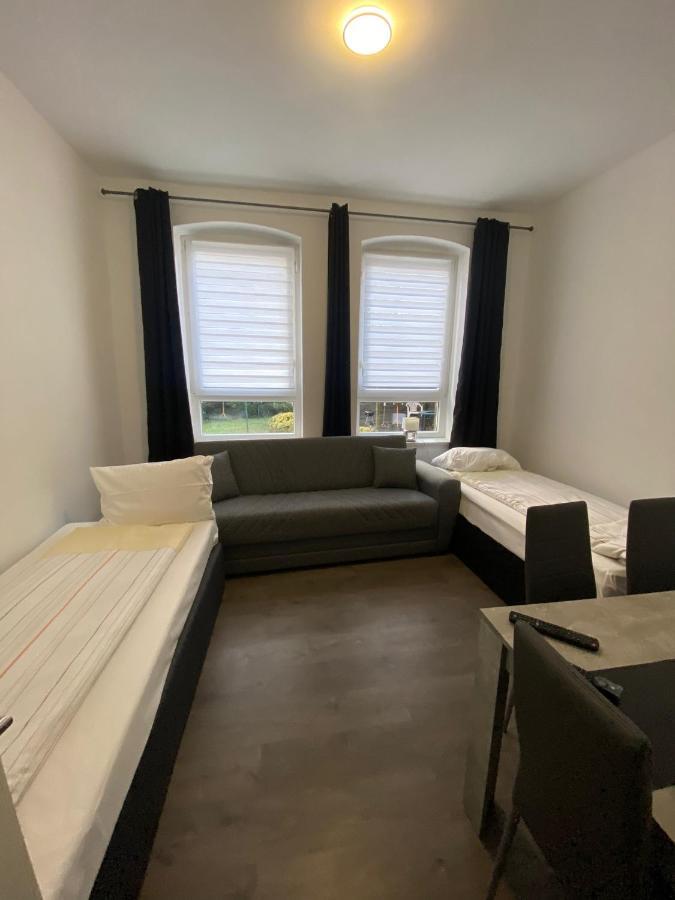 Modernes Apartment Mit 2 Schlafzimmern Und Privatparkplatz Nahe Innenstadt Neumünster Eksteriør bilde