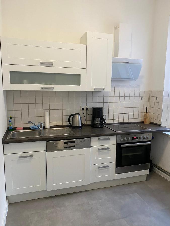 Modernes Apartment Mit 2 Schlafzimmern Und Privatparkplatz Nahe Innenstadt Neumünster Eksteriør bilde
