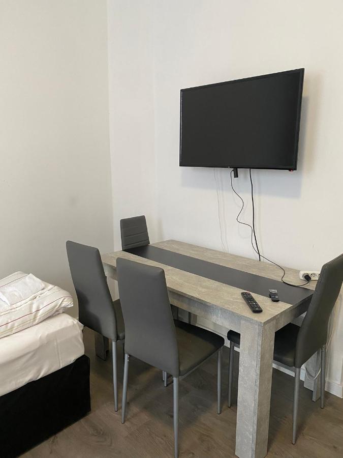 Modernes Apartment Mit 2 Schlafzimmern Und Privatparkplatz Nahe Innenstadt Neumünster Eksteriør bilde