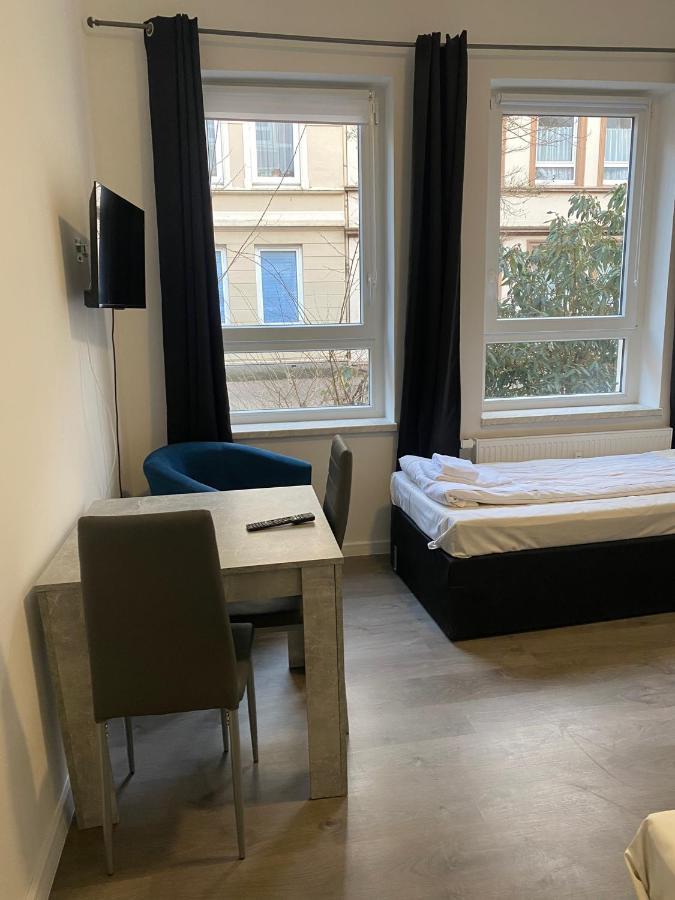 Modernes Apartment Mit 2 Schlafzimmern Und Privatparkplatz Nahe Innenstadt Neumünster Eksteriør bilde