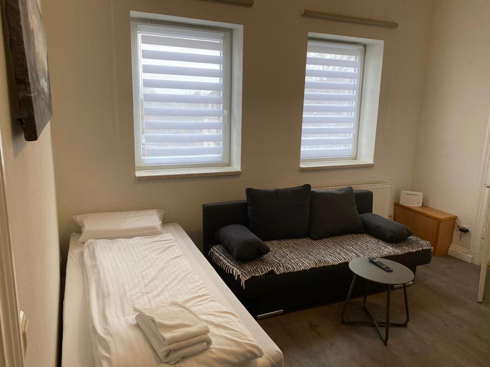 Modernes Apartment Mit 2 Schlafzimmern Und Privatparkplatz Nahe Innenstadt Neumünster Eksteriør bilde