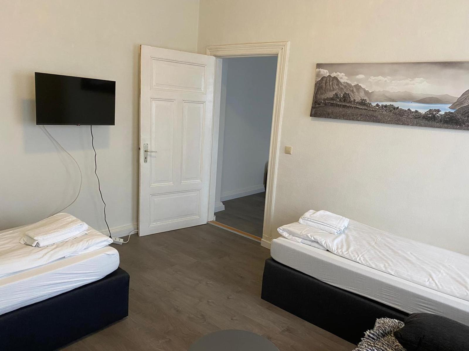 Modernes Apartment Mit 2 Schlafzimmern Und Privatparkplatz Nahe Innenstadt Neumünster Eksteriør bilde