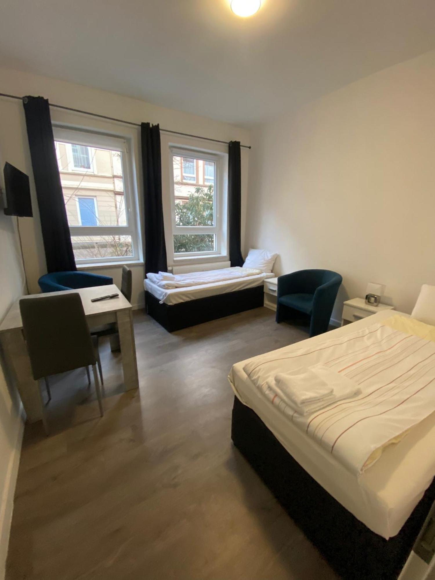 Modernes Apartment Mit 2 Schlafzimmern Und Privatparkplatz Nahe Innenstadt Neumünster Eksteriør bilde