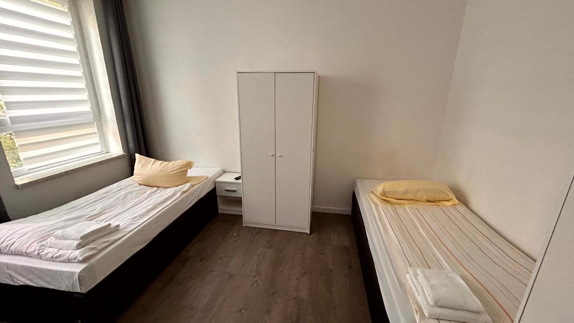 Modernes Apartment Mit 2 Schlafzimmern Und Privatparkplatz Nahe Innenstadt Neumünster Eksteriør bilde
