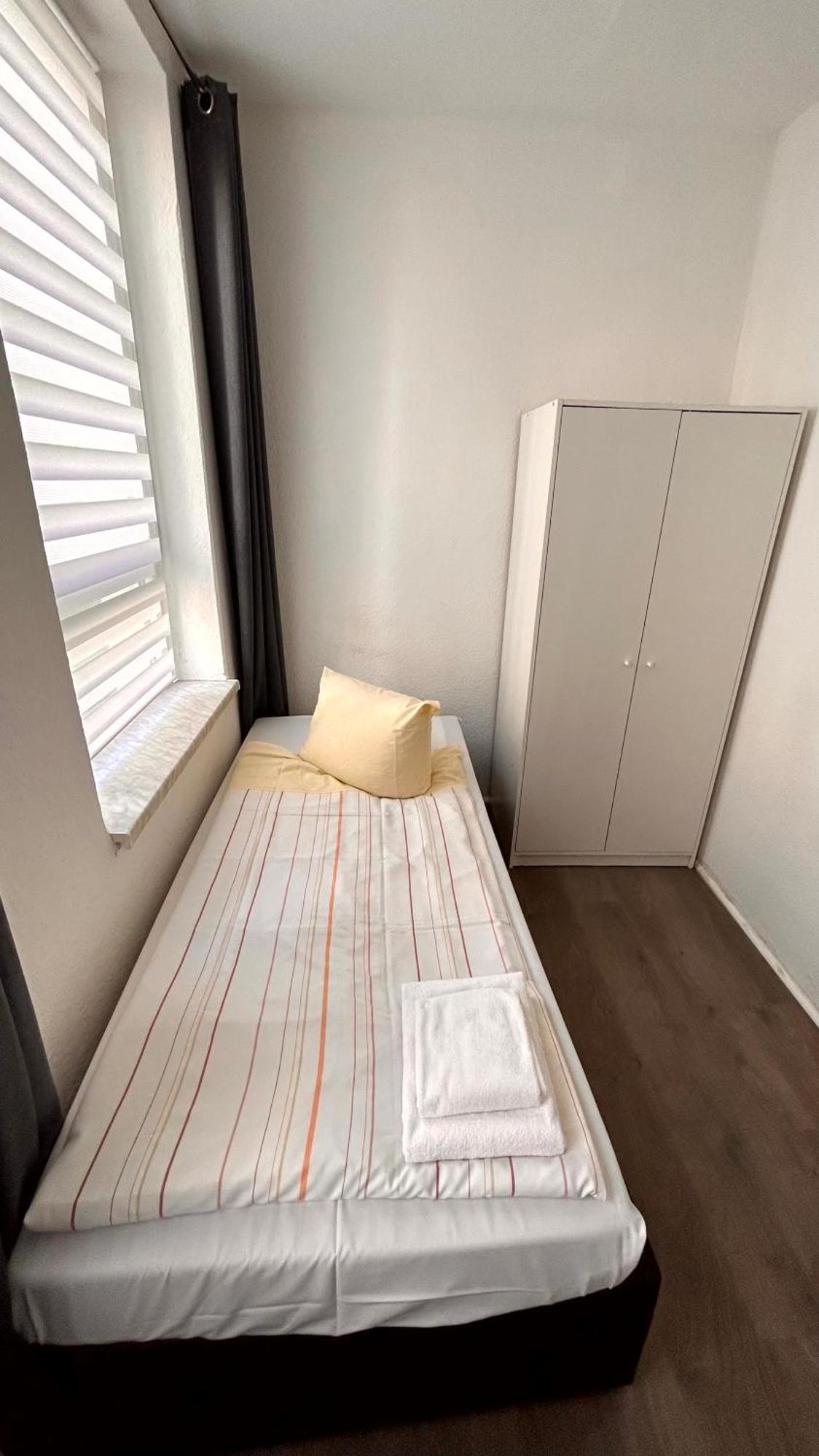 Modernes Apartment Mit 2 Schlafzimmern Und Privatparkplatz Nahe Innenstadt Neumünster Eksteriør bilde