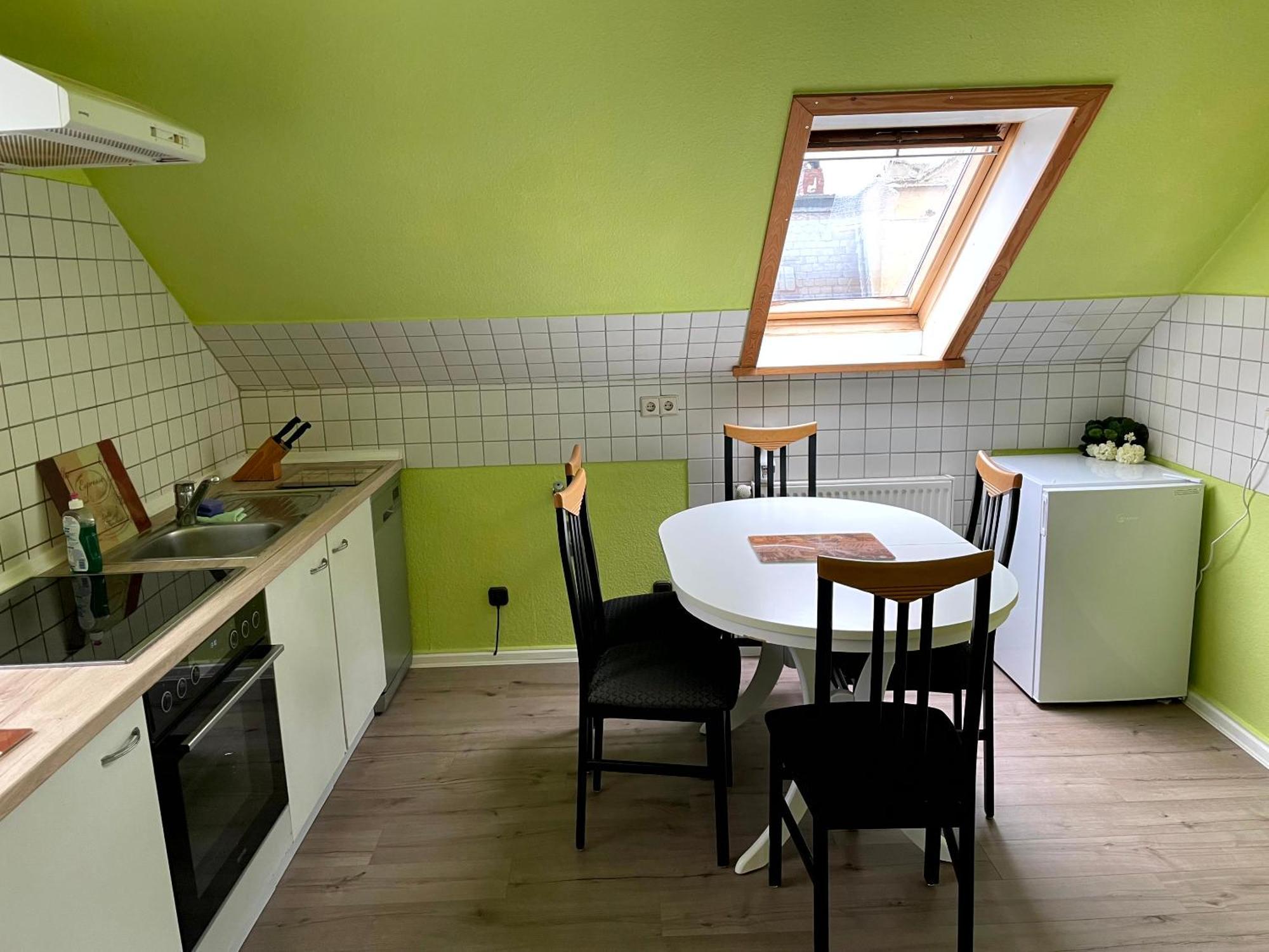 Modernes Apartment Mit 2 Schlafzimmern Und Privatparkplatz Nahe Innenstadt Neumünster Eksteriør bilde