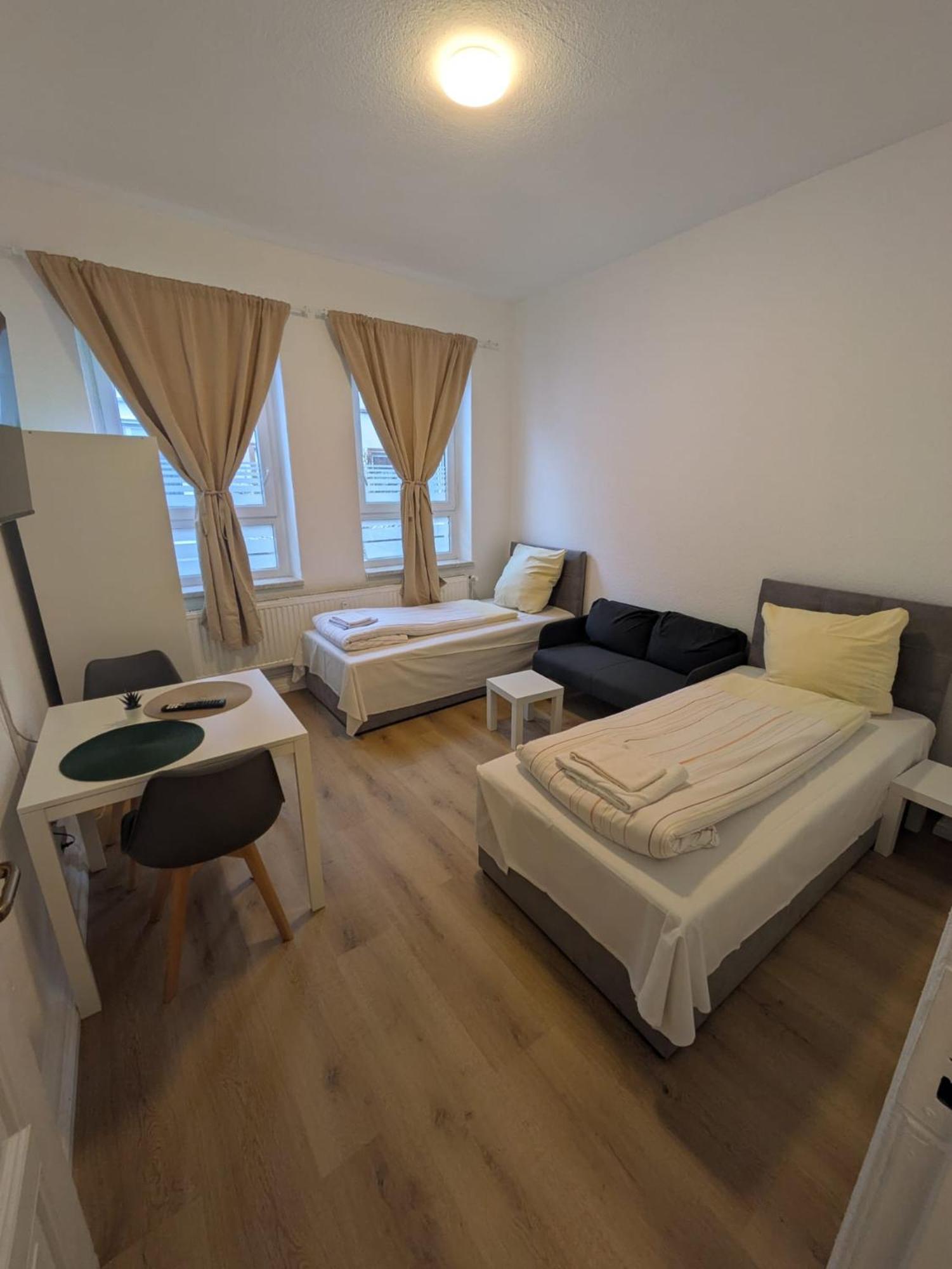Modernes Apartment Mit 2 Schlafzimmern Und Privatparkplatz Nahe Innenstadt Neumünster Eksteriør bilde