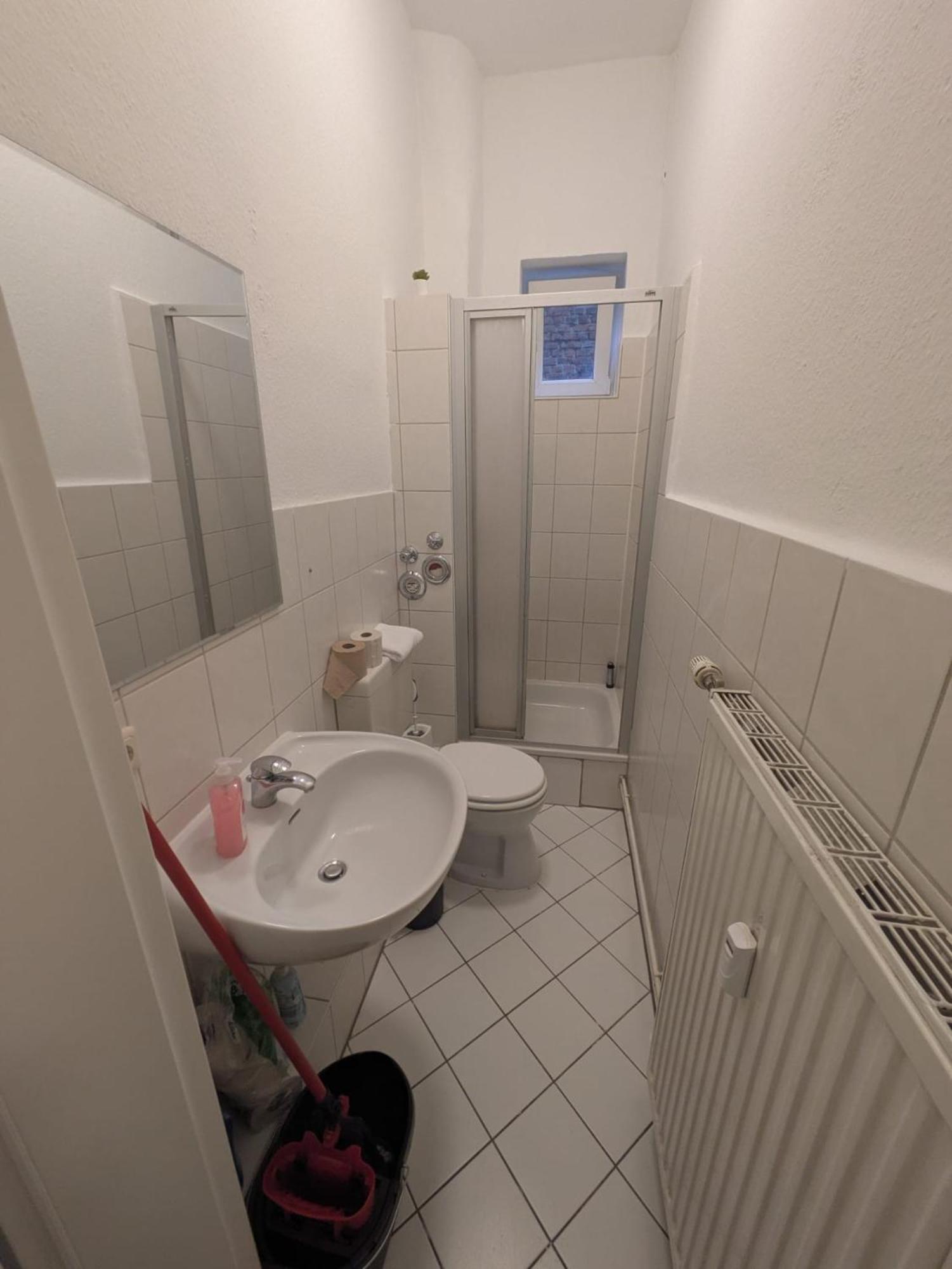 Modernes Apartment Mit 2 Schlafzimmern Und Privatparkplatz Nahe Innenstadt Neumünster Eksteriør bilde