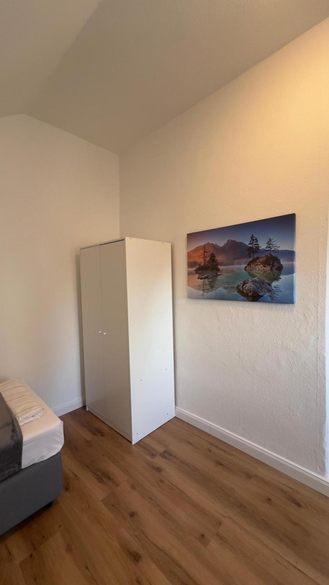 Modernes Apartment Mit 2 Schlafzimmern Und Privatparkplatz Nahe Innenstadt Neumünster Eksteriør bilde
