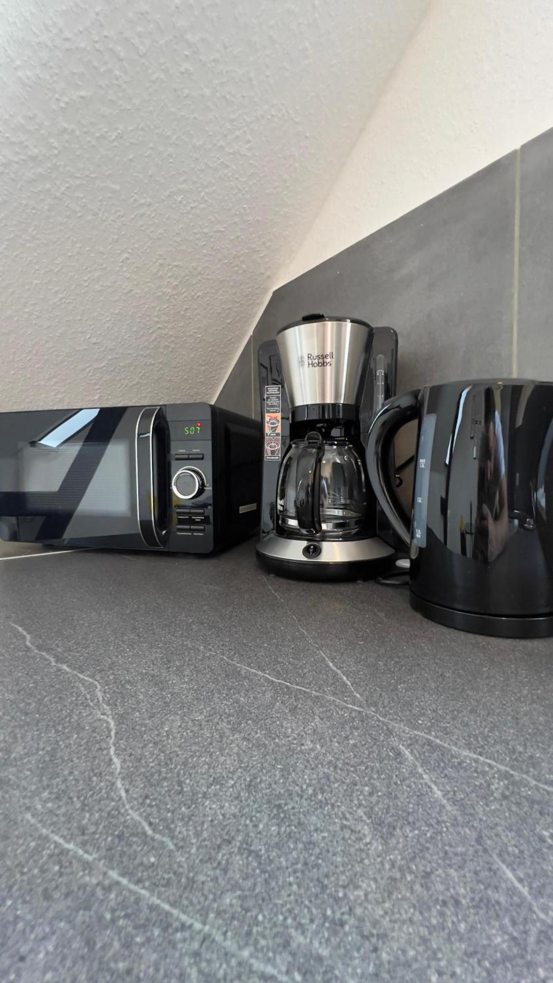 Modernes Apartment Mit 2 Schlafzimmern Und Privatparkplatz Nahe Innenstadt Neumünster Eksteriør bilde